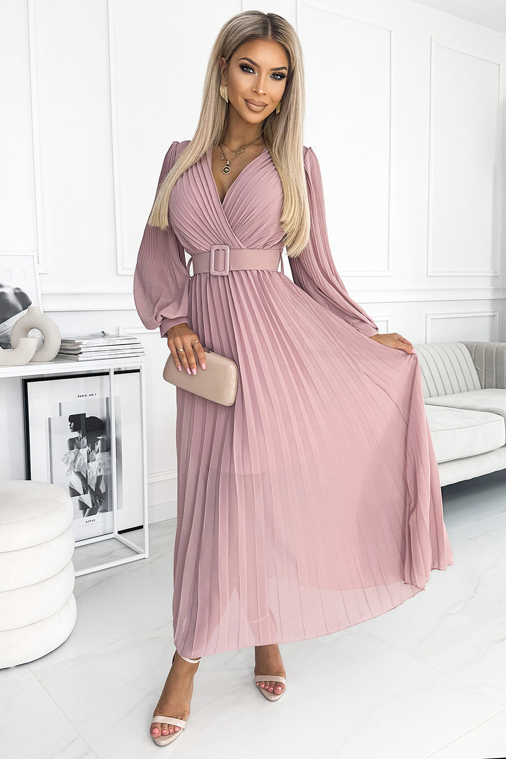 KLARA pleated dress pink with a belt and a neckline / Numoco Basic 414-4